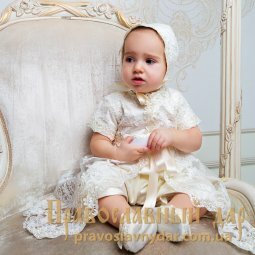 Комплект Лиза (песочник или платье, шапка, пинетки, повязка, коробка) молочный - фото